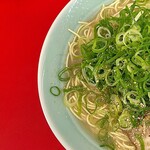 一楽ラーメン - 大盛ラーメンねぎ多め！左