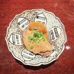 銀座 青天 - 大山鳥手羽先と大根の旨煮