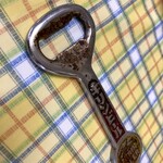 新井屋食堂 - 置き忘れだと思うが席に栓抜きが置いてありました