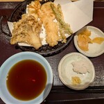 天丼てんや - 料理写真:生ビールセット800円から天ぷらはいんげん100円、れんこん120円、いか170円、海老260円にアプリクーポンでまいたけ170円が無料