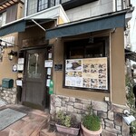 金閣寺 いただき - 入口にもメニューたくさん