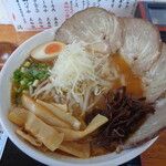 とんこつラーメン　麺笑 - 2025年8月23日　辛味噌ラーメン＋チャーシュー