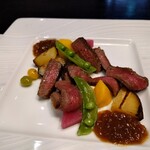 久右衛門邸 - 今まで食べた牛肉の中で一番！添えられている野菜たちも素材の甘さが美味しい