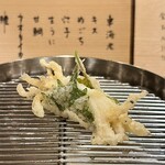 てんぷら 下村 - 白魚 大葉包み 秋田より