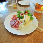 リストランテ翔21 - シーフードサラダ、ミックスサンドイッチ