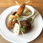 ハンバーグカフェ ナリスケ - 料理写真:ハンバーグ皿レギュラー（220g）特大海老フライトッピング