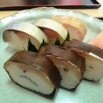 千登利亭 - 鯖鮨の雀寿司のハーフ＆ハーフ