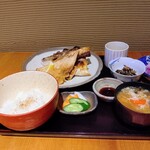 丸新 - 『さかな定食（シマアジ カブト焼き）（2680円税込）』