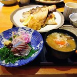 丸新 - 『さかな定食（シマアジ カブト焼き）（2680円税込）』