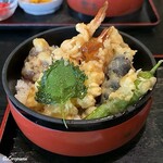 いとうや - 重で供される天丼