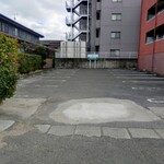 丸新 - 店横駐車場