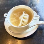 開化亭 - 水餃子と白木耳のスープ