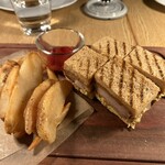 Hills House Dining 33 - カツサンド