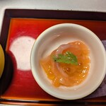 せんざん - サーモンとイカの塩辛