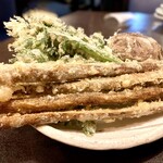 手打ちうどん　 いしづか - ・野菜三点盛り　￥850
                                　「店内の黒板から選択」
                                　・穂先ごぼう天　・八色椎茸天　・春菊天