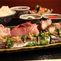 すし貝政 - 刺身定食 5点盛り 1500円。