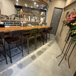 中華そば 政好 - 厨房向きL字カウンター12席①