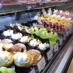 パティスリー レザネフォール 恵比寿本店 - 