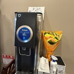 中華そば 政好 - お水は入って左側の冷水機にてセルフ