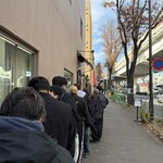 桜上水 船越 - 平日木曜11時35分に行って、店外で9人待ち