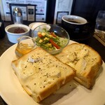 珈琲館 - 料理写真:冬フェア〜たっぷりチーズのクワトロフォルマッジサンド