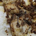 かれーの店 うどん  - オイスターゴッド､トッピングの牡蠣アップ。