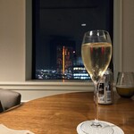 BONVOY ELITE MEMBER LOUNGE - 