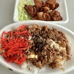 とうごう - 肉丼弁当（大）+単品からあげ（５個）でちょうど¥1000です。