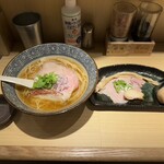 地鶏と蟹 中華そば 冠 - 