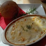 ハーブカフェ　ららら - 海老グラタンとパン(アップ)↑