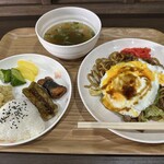 焼きそばcafe　緒和里家　 - 【2025.12.11(木)】ランチセット（並盛焼きそば＋おにぎり＋ポテトサラダ＋漬物＋おかず2品＋スープ）600円＋焼き卵50円