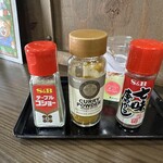 焼きそばcafe　緒和里家　 - 【2025.12.11(木)】テーブルにある調味料