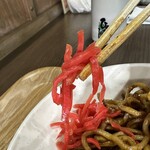 焼きそばcafe　緒和里家　 - 【2025.12.11(木)】焼きそばに盛り付けてある紅生姜