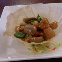 Chinese Dining Ryu - 広島県産若鶏と烏賊の四川唐辛子炒めピーナッツ入り