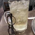 ぢどり亭 - メガネ対比でみるとその大きさが