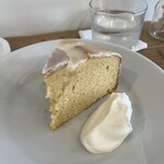 喫茶tton - この位置からの写真、とってもよく撮れた！ケーキの気概を感じます