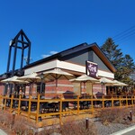 すき家 - 外観は看板も茶色です