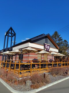 SUKIYA Juhachigo Karuizawa Ten - 外观招牌是棕色的