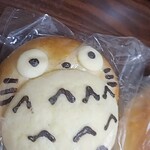 パン香房 ジャックと豆の木 - 立山のトトロパン（お腹模様山型なので、チョコ味）