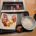 幸せの焼肉食べ放題 かみむら牧場 - 
