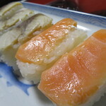 紀の川壽司本舗 - 料理写真:さばとさけ