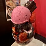 マチルダ - カシスとブラウニーのパフェ！見た目ヨシ！味ヨシ！幸せ～♡