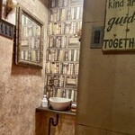 マチルダ - トイレの入り口もお洒落