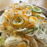 ラーメン もっけだの - 『特製青唐味噌ラーメン』のねぎ