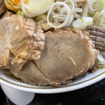ラーメン もっけだの - 『特製青唐味噌ラーメン』の豚