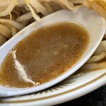 ラーメン もっけだの - 『特製青唐味噌ラーメン』のスープ