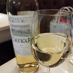 ブラッスリー エディブル - 飲み放題の白ワイン。飲み放題のワインなのに美味しい〜♥