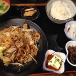居酒屋 武膳 - 友人は野菜炒め定食を頼みました。(H2611)