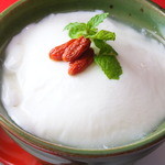 Creamy almond tofu (white almond)