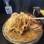RAMEN HITONI YASASHIKU - 【国産豚ラーメン＝縮れ太麺】
